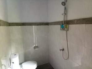 Double Room | Bathroom | Shower, towels - Villa Green House (Penida Island)