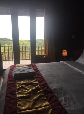 Espacio para trabajar con laptop y wifi gratis 