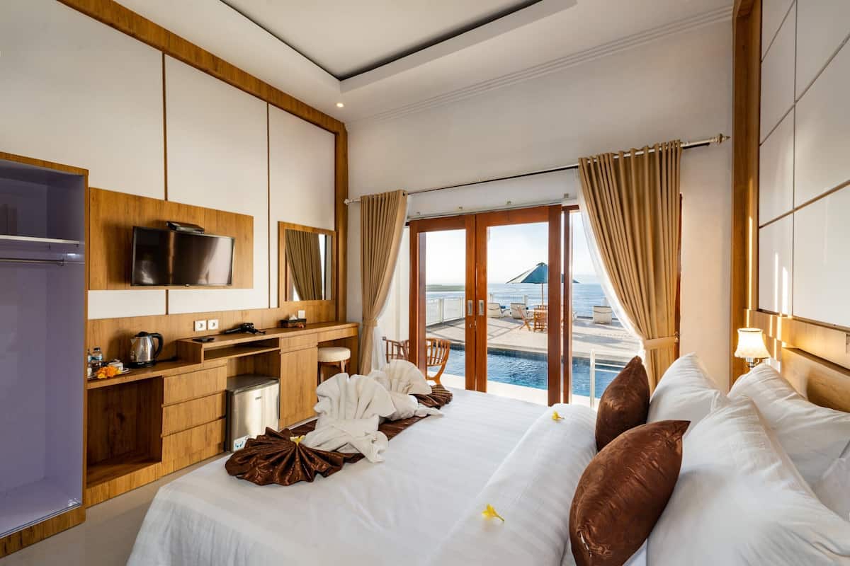 Deluxe Room with Pool Access