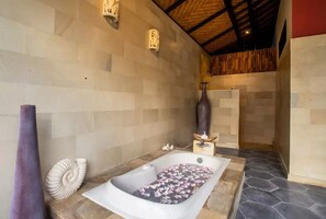 豪華別墅, 2 間臥室 (Javanica) | 浴室 | 提供毛巾