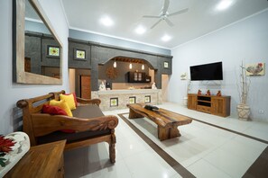 Villa, 3 Schlafzimmer (Kuskus) | Wohnbereich | Fernseher