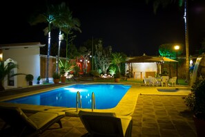 حمام سباحة