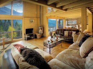 TV, fireplace, DVD player, table tennis - Chalet Fernuy - ski holiday for 10, hot tub & games room - OVO Network (La Clusaz)