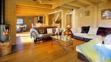 TV, lareira, DVD player, mesa de pingue-pongue