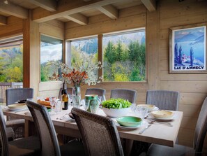 Dining - Chalet Fernuy - ski holiday for 10, hot tub & games room - OVO Network (La Clusaz)