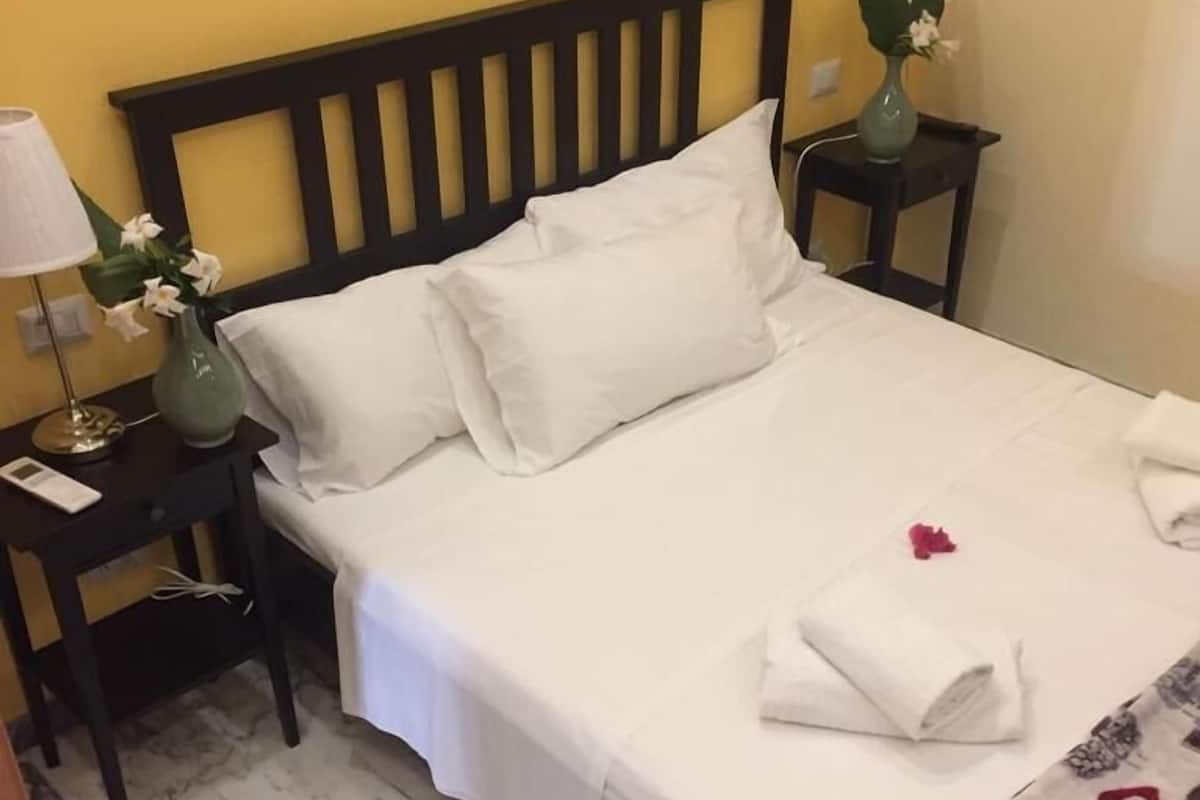 Cofres nos quartos, Wi-Fi de cortesia, roupa de cama
