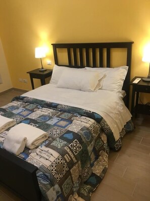 ตู้นิรภัยในห้องพัก, Wi-Fi ฟรี, ผ้าปูที่นอน