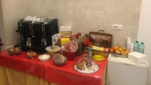 A breakfast buffet with various food items and beverages. - Residence Villa Vittoria B&B (Rome)