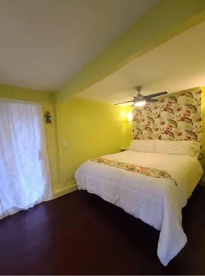 1 bedroom, travel crib, WiFi, bed sheets - Ocean View / The Gecko - Major renovations just completed. (Ocean View)