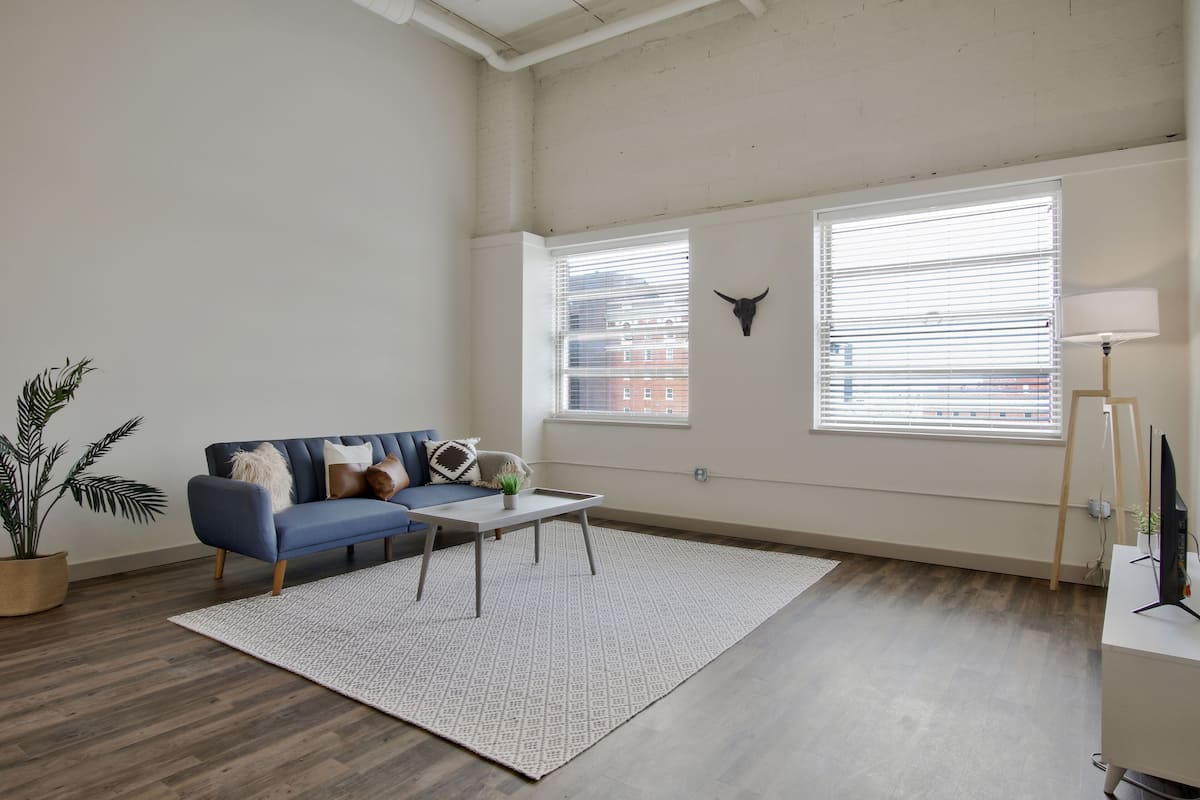 City-Loft, 1 Schlafzimmer | Wohnbereich | Flachbildfernseher