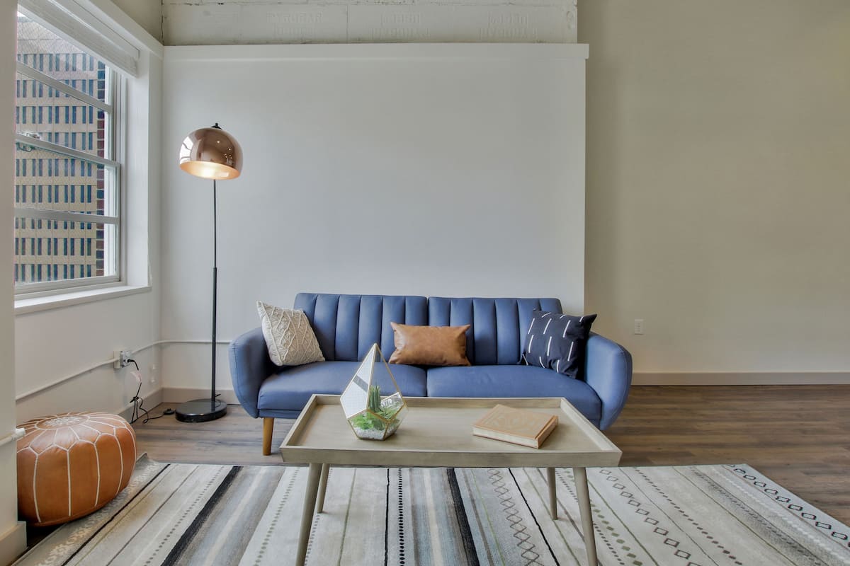Deluxe-Apartment, 1 Schlafzimmer | Wohnbereich | Flachbildfernseher