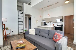 Classic Loft, 1 Queen Bed | 1 bedroom, individually decorated, individually furnished