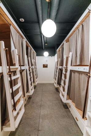 In-room safe, blackout curtains, free WiFi, bed sheets