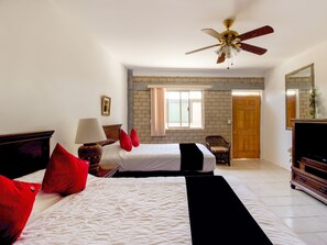 Habitación doble, 2 camas matrimoniales | Wifi gratis y ropa de cama 