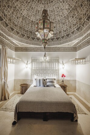 7 bedrooms, in-room safe, desk, iron/ironing board