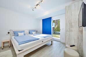 3 bedrooms, desk, free WiFi, bed sheets - Alpspitze - Noble vacation apartment in a quiet location in Garmisch-Partenkirch (Garmisch-Partenkirchen)
