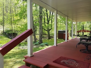 Terrace/patio - Nestled in the heart of the Hocking Hills.... Hummingbird Holler (Laurelville)