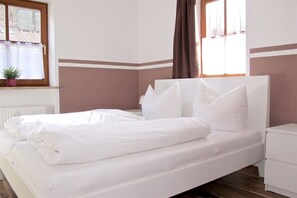 2 makuuhuonetta, silitysrauta/-lauta, vauvan matkasänky, ilmainen Wi-Fi