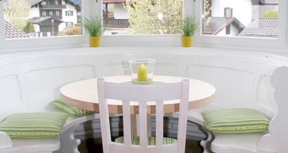 Zugspitze - edle Ferienwohnung mit Platz für die ganze Familie