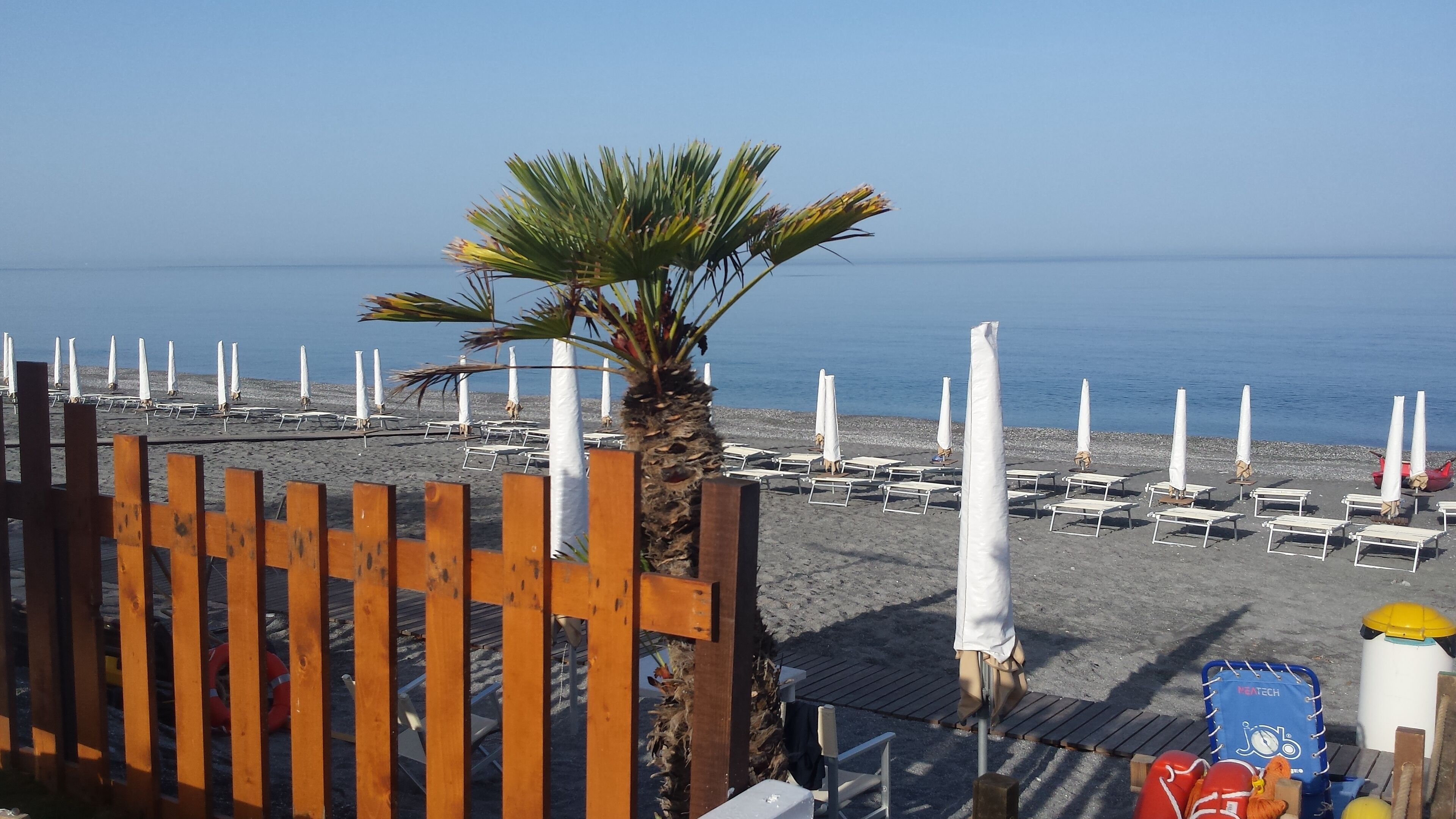 Playa privada en los alrededores y playa de arena negra 