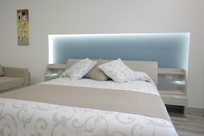 Deluxe Quadruple Room | 1 bedroom, minibar, in-room safe, desk