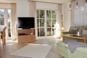 Tv, dvd-afspiller, stereoanlæg