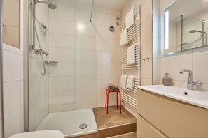 Hair dryer, towels