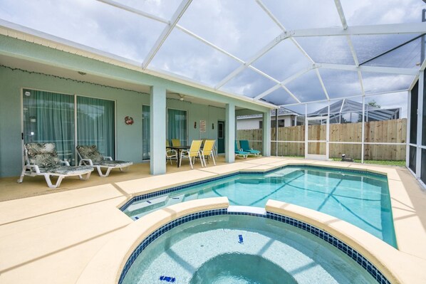 Hus | Pool | Utomhuspool