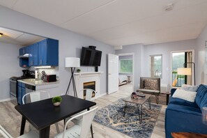Smart TV, fireplace, Netflix, streaming services