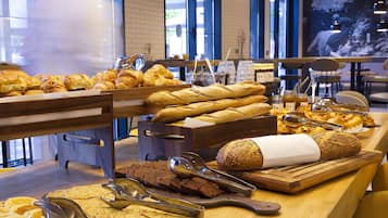 Daily continental breakfast (EUR 15.9 per person)