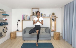 Ropa de cama de alta calidad, muebles diferentes y escritorio 