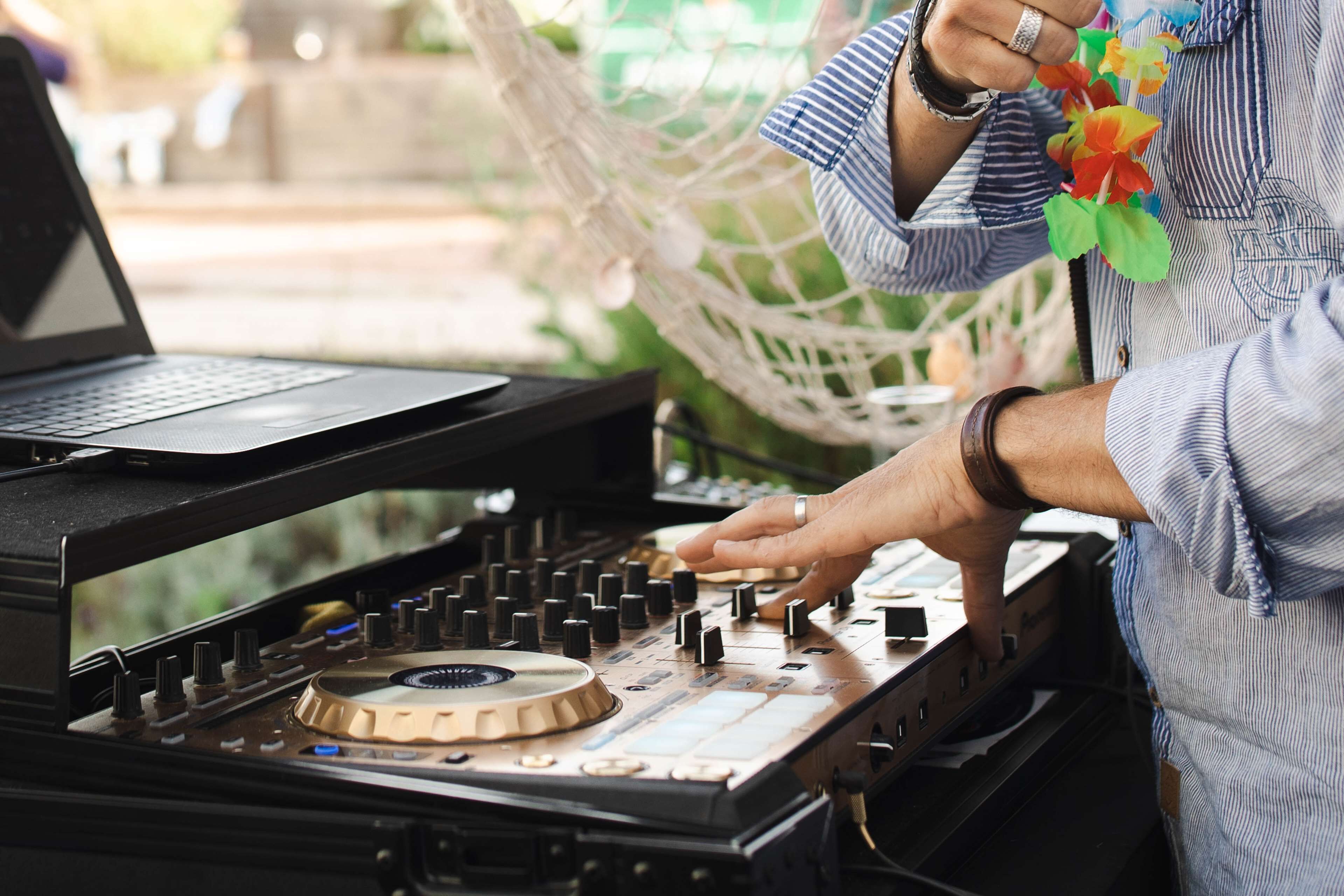 lunch, dinner served; french cuisine, garden views