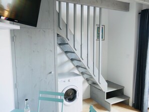 Interior - LE STUDIO, Gîte 3. Clos des Aigrettes,  30m from La Cotiniere Port (Saint-Pierre-d'Oléron)