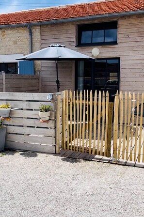 Property grounds - LE STUDIO, Gîte 3. Clos des Aigrettes, 30m from La Cotiniere Port (Saint-Pierre-d'Oléron)