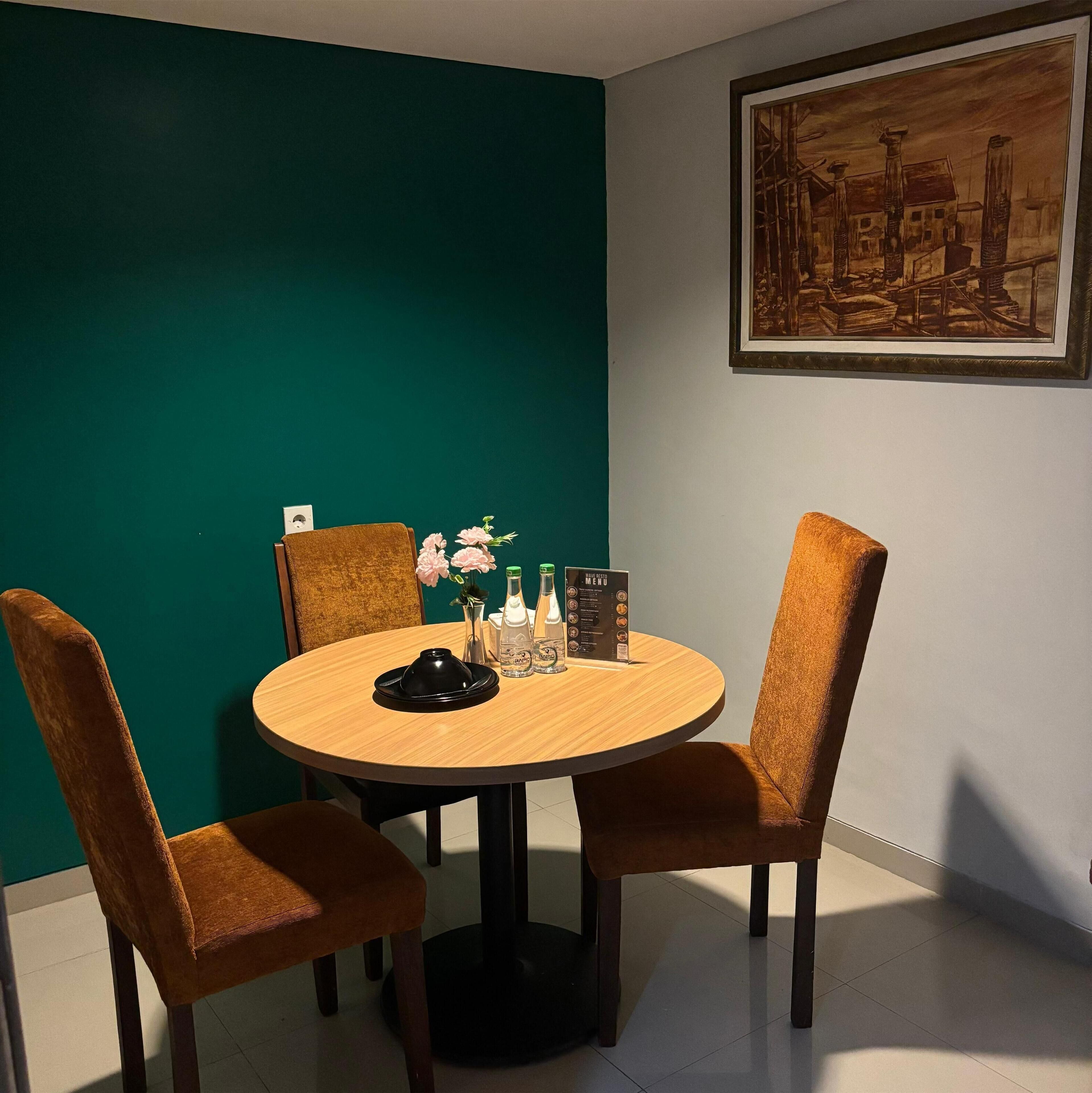 Executive Room, 1 King Bed | Private kitchenette | Eco-friendly cleaning products, reusable coffee/tea filters