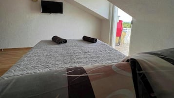 1 bedroom, free WiFi, bed sheets