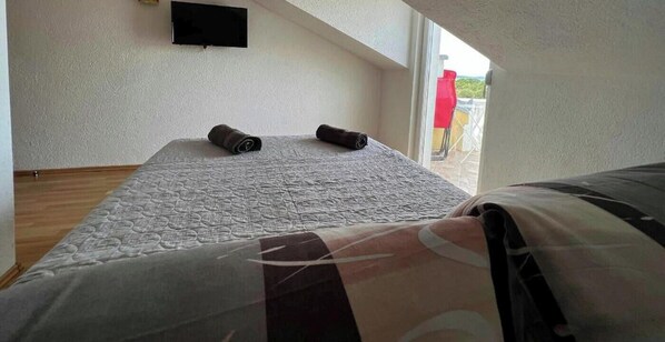 1 bedroom, free WiFi, bed sheets