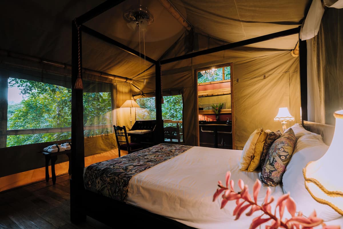 Design Tree House, Hill View | 1 bedroom, down comforters, desk, laptop workspace