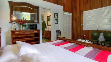 Villa Room - Birds Room | Down comforters, desk, laptop workspace, free WiFi