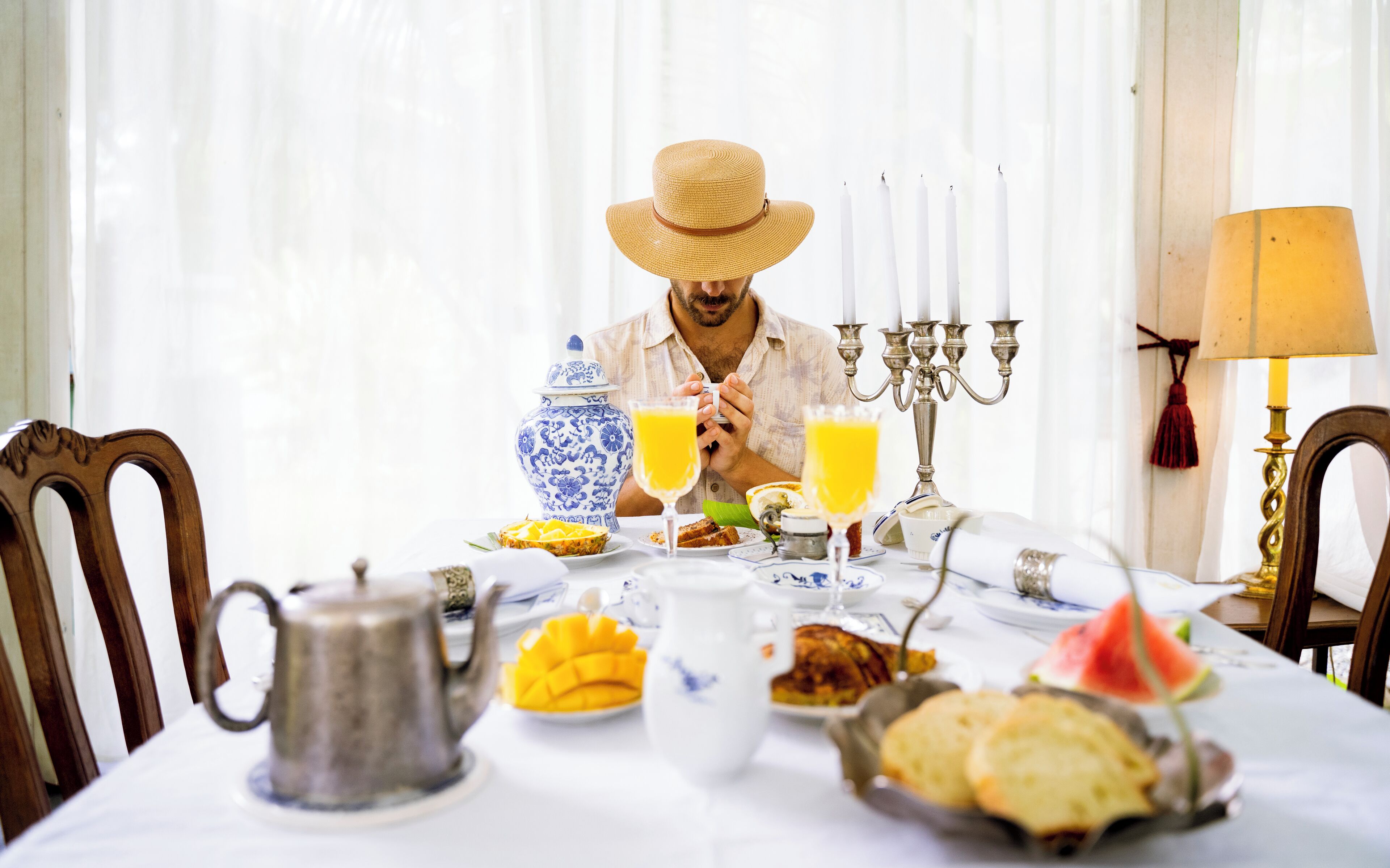 Desayuno completo (USD 28 por persona) 