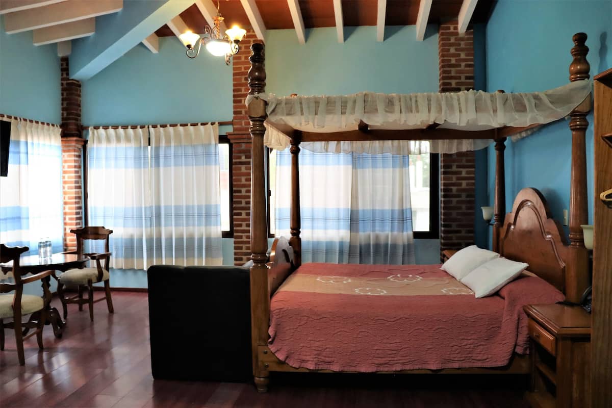 Chambre Junior | Décoration personnalisée, fer et planche à repasser, Wi-Fi gratuit
