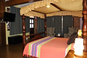 Superior Room | Individually decorated, iron/ironing board, free WiFi, bed sheets