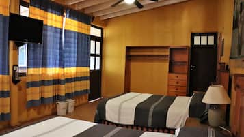 Habitación familiar | Decoración personalizada, tabla de planchar con plancha y wifi gratis