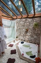 Salvador Dali | Private spa tub