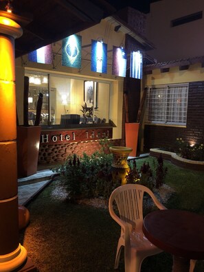 Fachada del alojamiento - Noche
