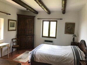 4 chambres, fer et planche à repasser, Wi-Fi, draps fournis