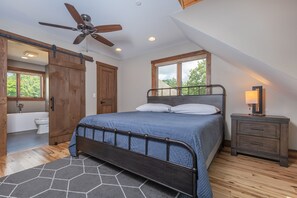 House, Multiple Beds, Hot Tub | Free WiFi - Away in the Mountains (McHenry)
