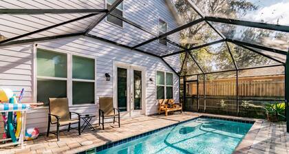 Heated POOL, Walk DT, Food, mins to beach, foosball/games, private yard pets👍