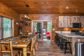 House, Multiple Beds, Hot Tub, Mountain View | Private kitchen