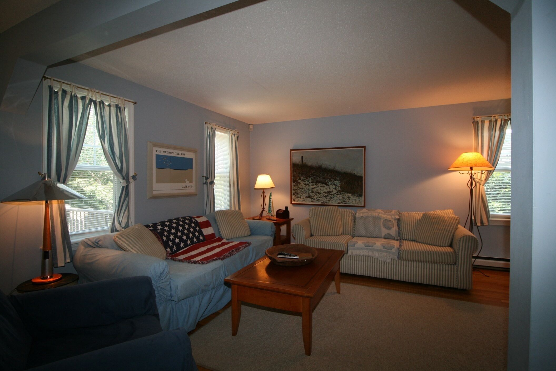 Fabulous 4 BR on huge lot, 200 yards to shark-free beach, 8 min walk to downtown